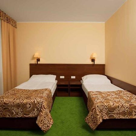 Hotel Zielony Poznan Bagian luar foto