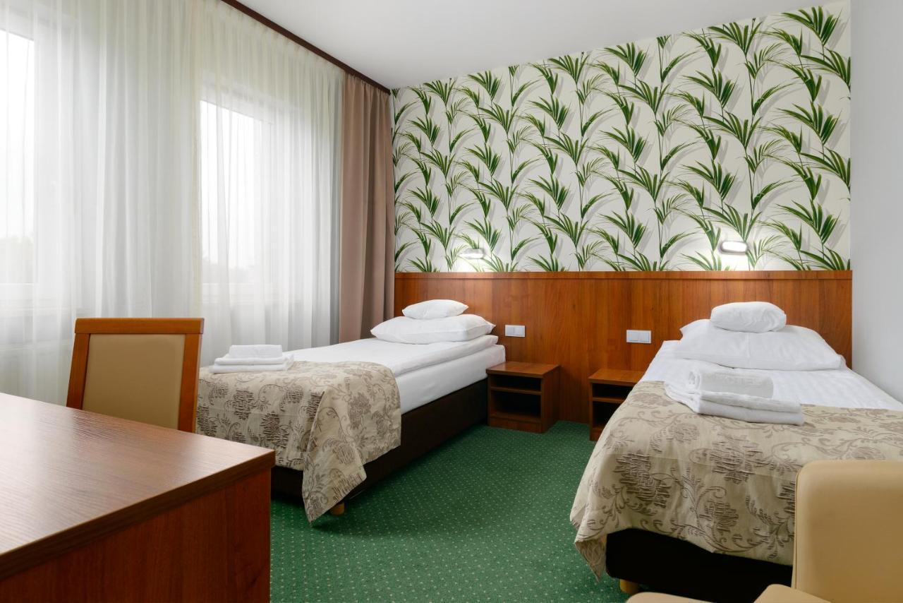 Hotel Zielony Poznan Bagian luar foto