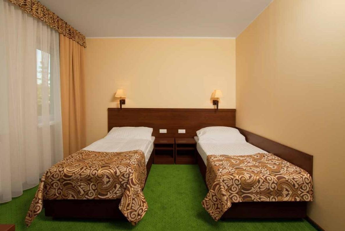 Hotel Zielony Poznan Bagian luar foto