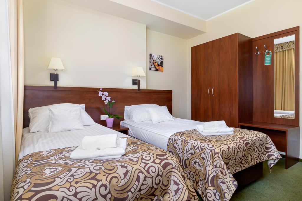 Hotel Zielony Poznan Bagian luar foto