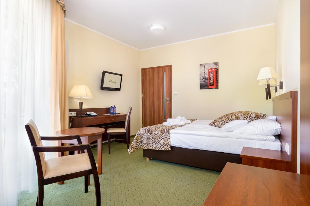 Hotel Zielony Poznan Bagian luar foto