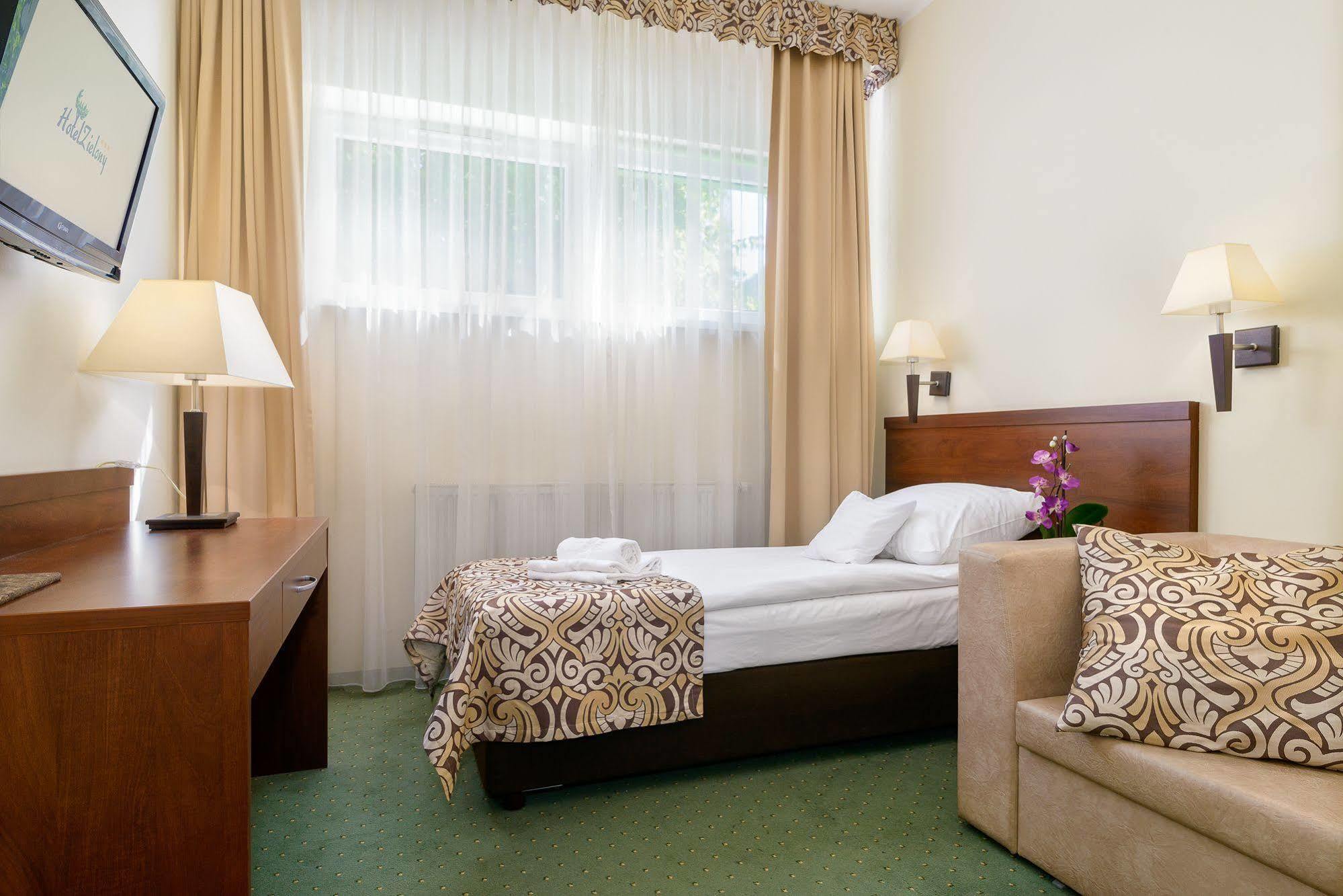 Hotel Zielony Poznan Bagian luar foto