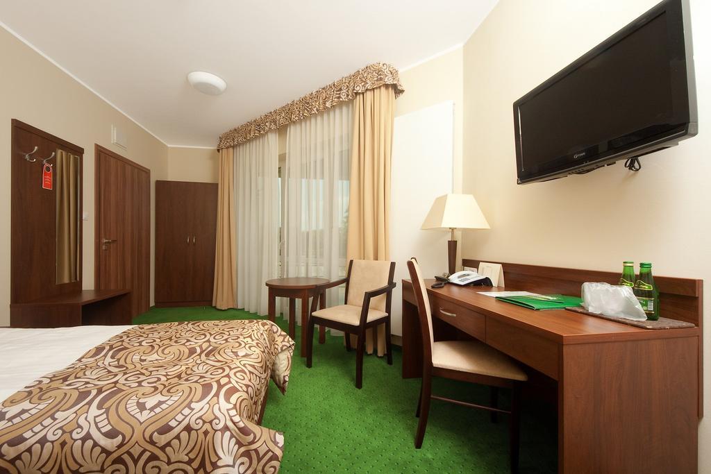 Hotel Zielony Poznan Bagian luar foto
