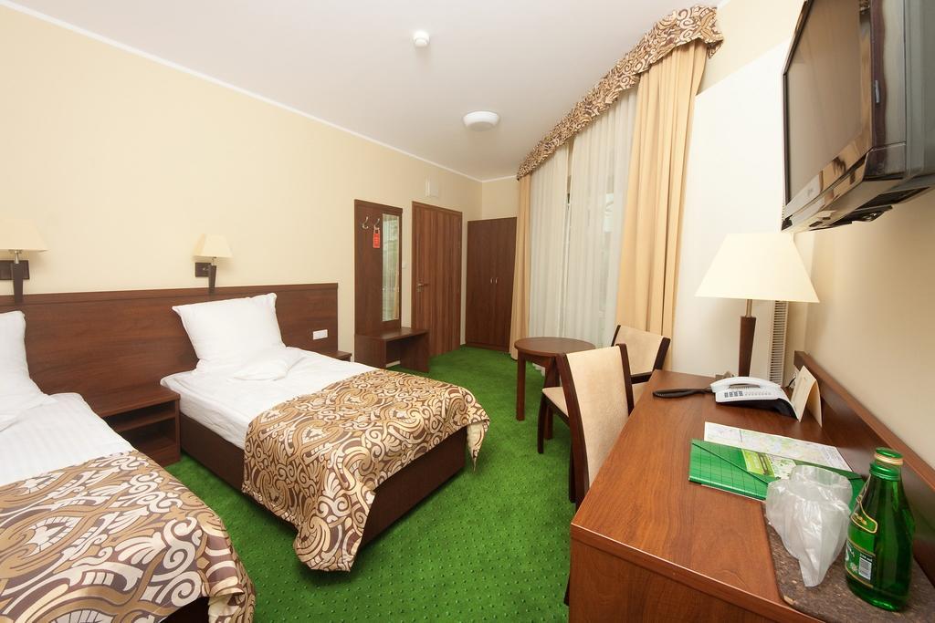 Hotel Zielony Poznan Bagian luar foto