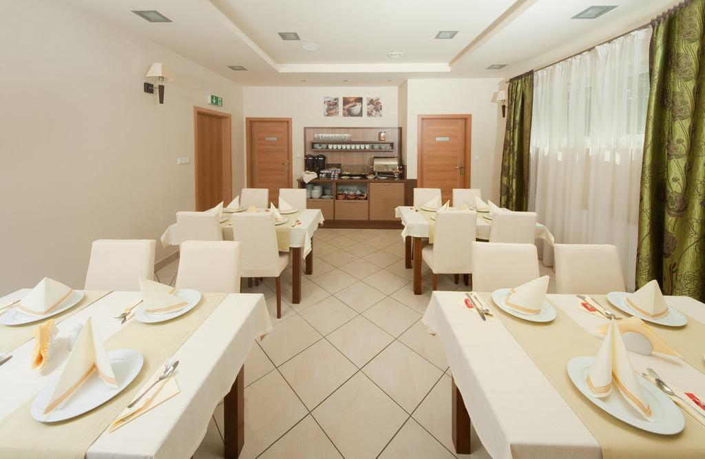 Hotel Zielony Poznan Bagian luar foto