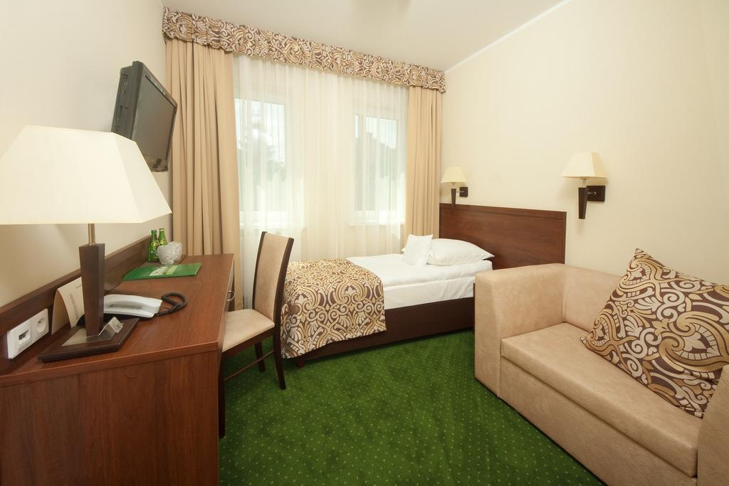 Hotel Zielony Poznan Bagian luar foto