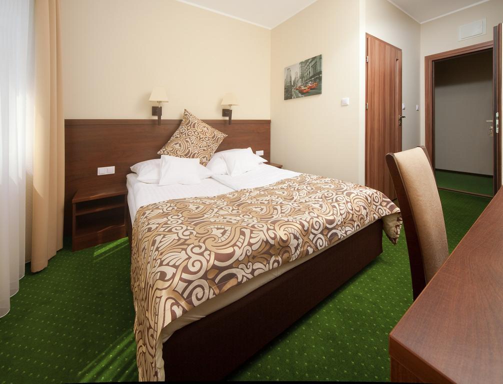 Hotel Zielony Poznan Bagian luar foto